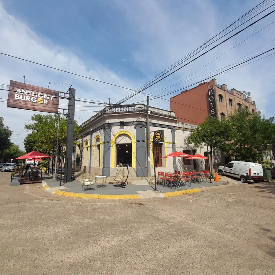 VENTA DE LOCAL COMERCIAL:  ZONA CÉNTRICA, San Martín y Belgrano - Colón