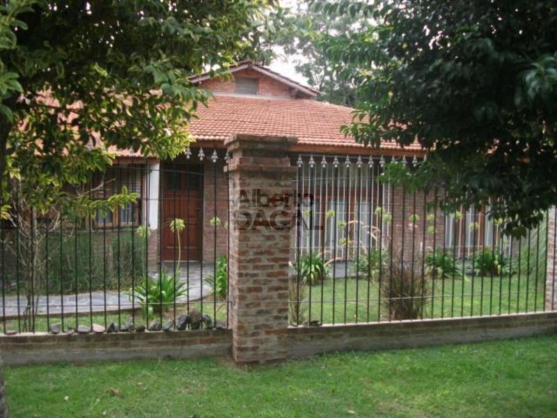 Casa en Venta en 414  y 144 Arturo Segui - Alberto Dacal Propiedades
