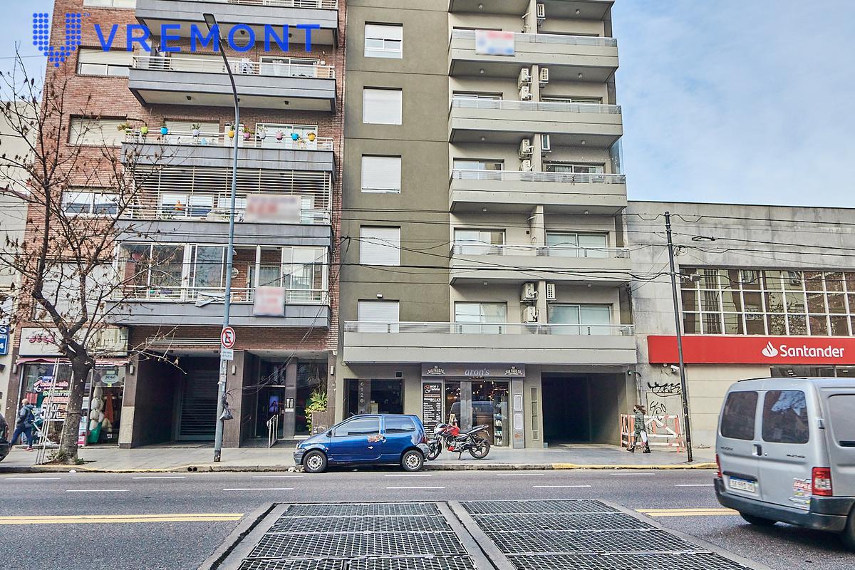 Av Rivadavia al 6100  monoambiente divisible en venta en Caballito con balcon